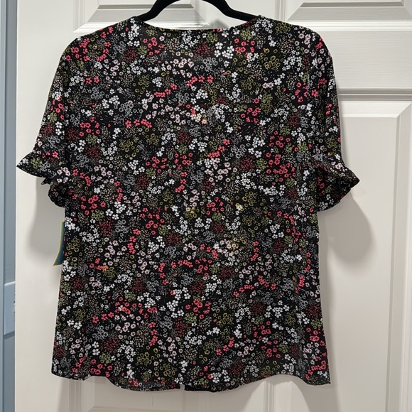 NWT CeCe Floral Top - Picture 2 of 11
